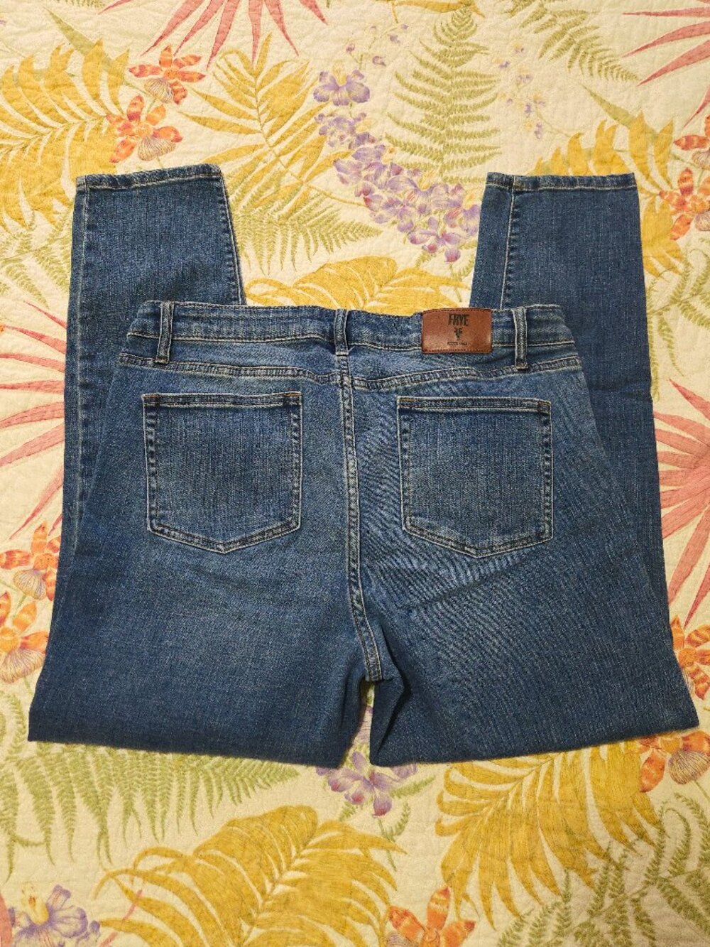 Frye Denim High Rise Straight Leg in Wash Denim (14)